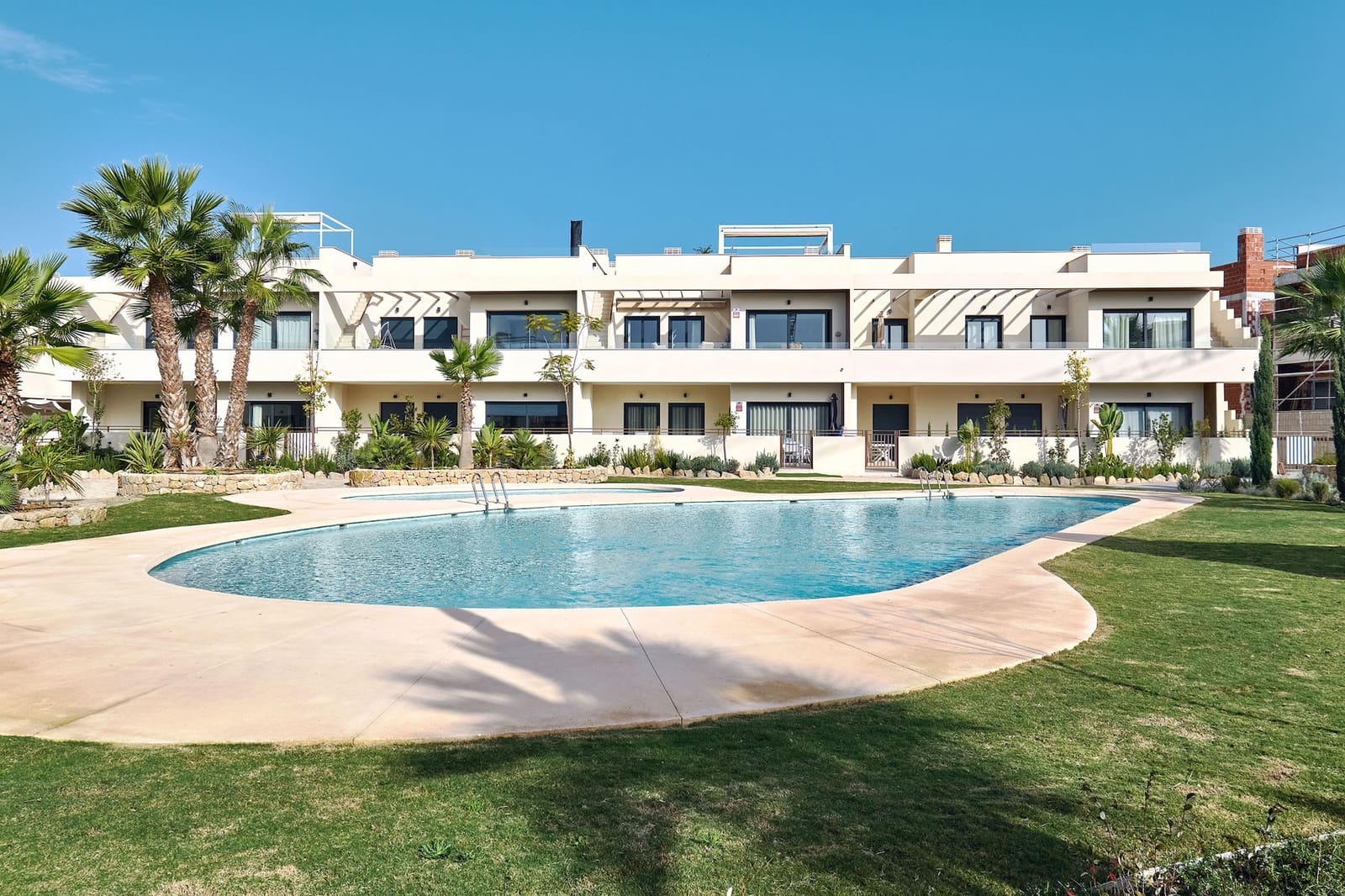 2 sypialnia Penthouse na sprzedaż w Torrevieja z basenem garażem - 380 000 € (Ref: 9371863)