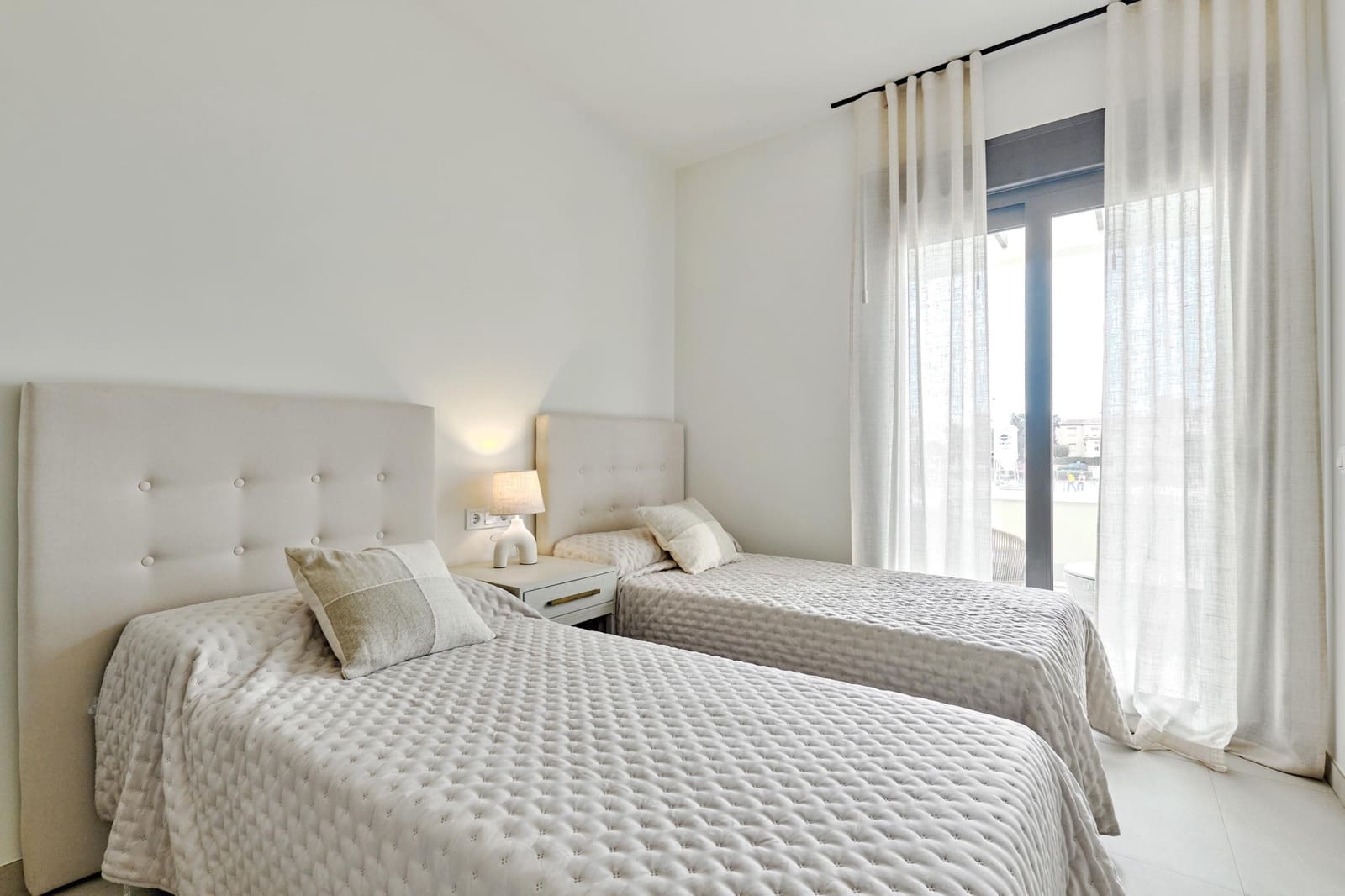 2 sypialnia Penthouse na sprzedaż w Torrevieja z basenem garażem - 380 000 € (Ref: 9371863)