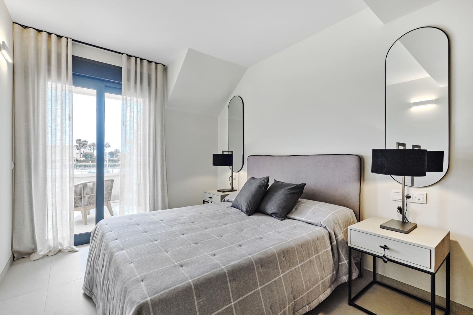 2 sypialnia Penthouse na sprzedaż w Torrevieja z basenem garażem - 380 000 € (Ref: 9371863)