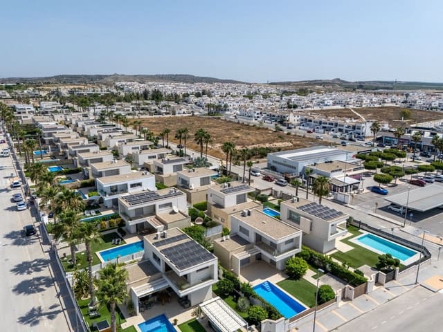 4 slaapkamer Villa te koop in Vistabella, Orihuela met zwembad - € 549.000 (Ref: 9387630)