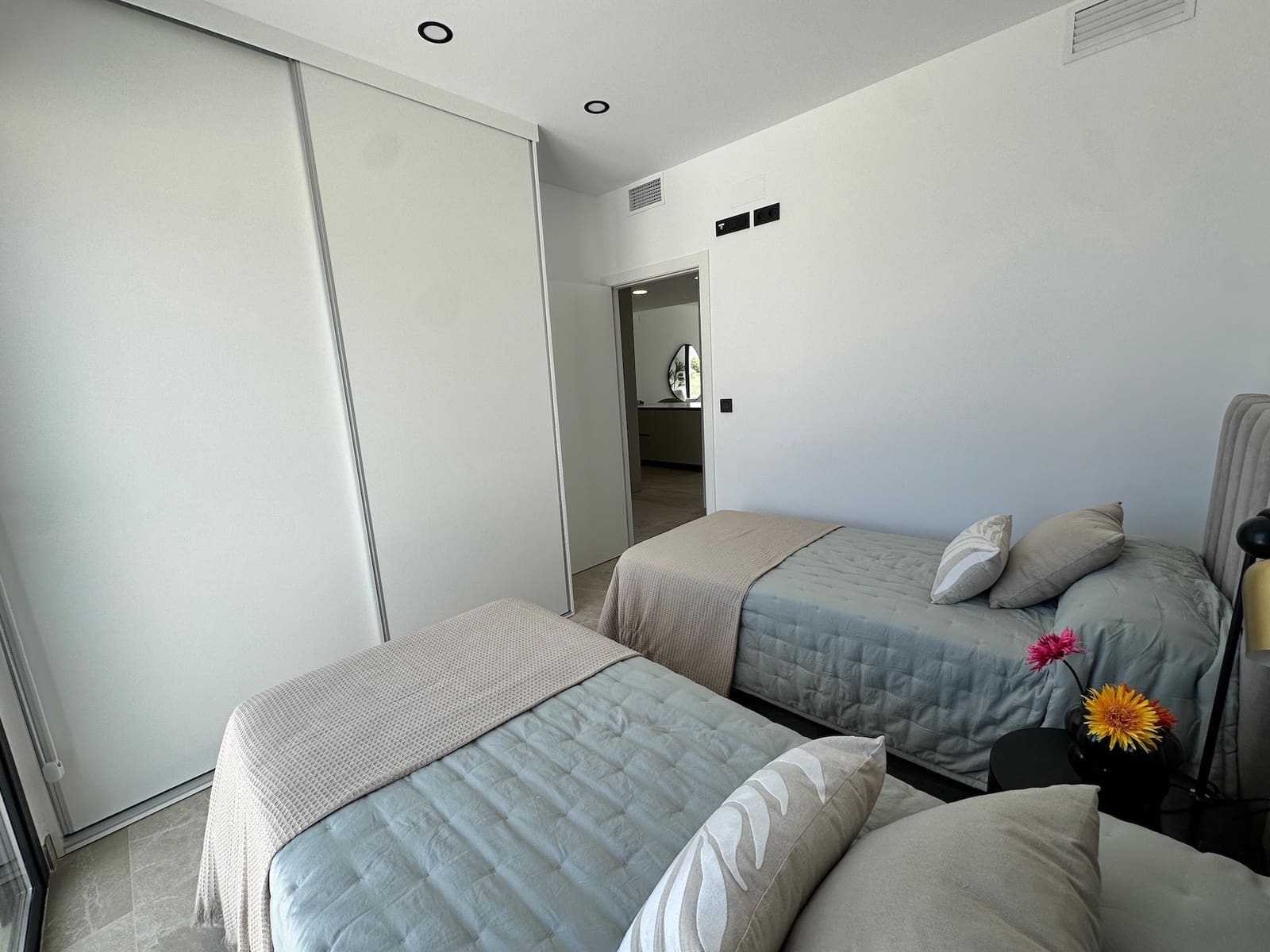 2 bedroom Apartment for sale in Los Alcazares with pool - € 269,000 (Ref: 9393890)