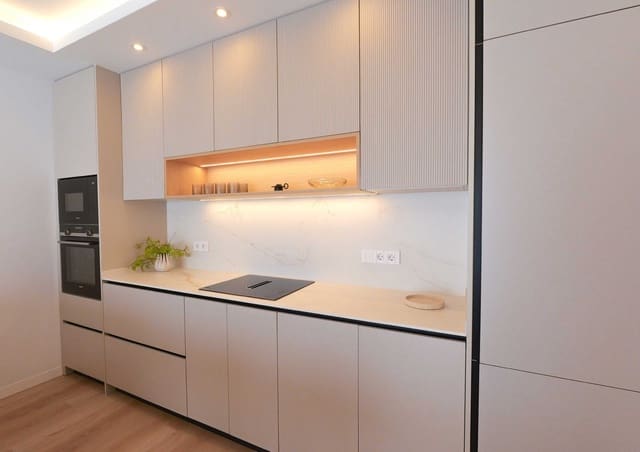 2 slaapkamer Appartement te koop in La Manga del Mar Menor met zwembad - € 473.000 (Ref: 9448549)