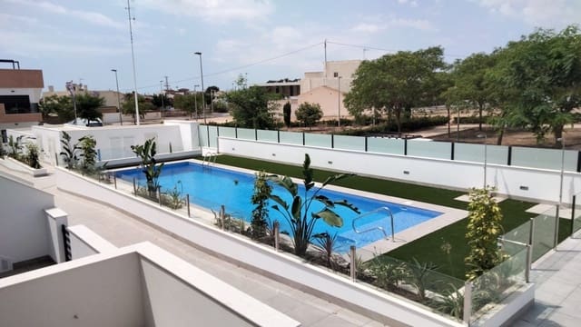 Ático de 2 habitaciones en Pilar de la Horadada ciudad, Pilar de la Horadada en venta con piscina - 245.000 € (Ref: 9483726)