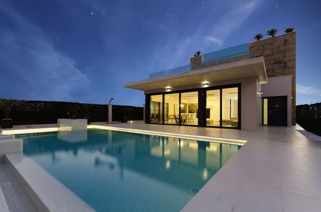 4 chambre Villa/Maison à vendre à San Miguel de Salinas avec piscine garage - 1 250 000 € (Ref: 9795459)