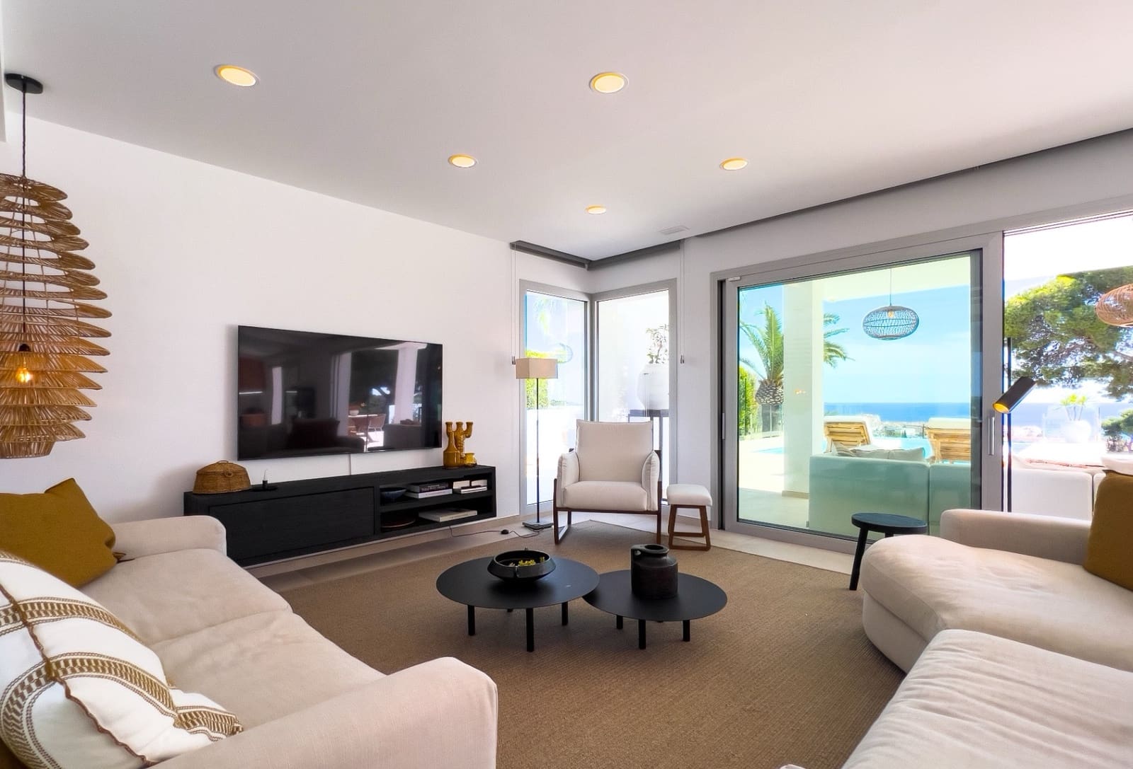 4 makuuhuone Huvila myytävänä paikassa Teulada mukana uima-altaan 
autotalli - 1 990 000 € (Ref: 9795870)