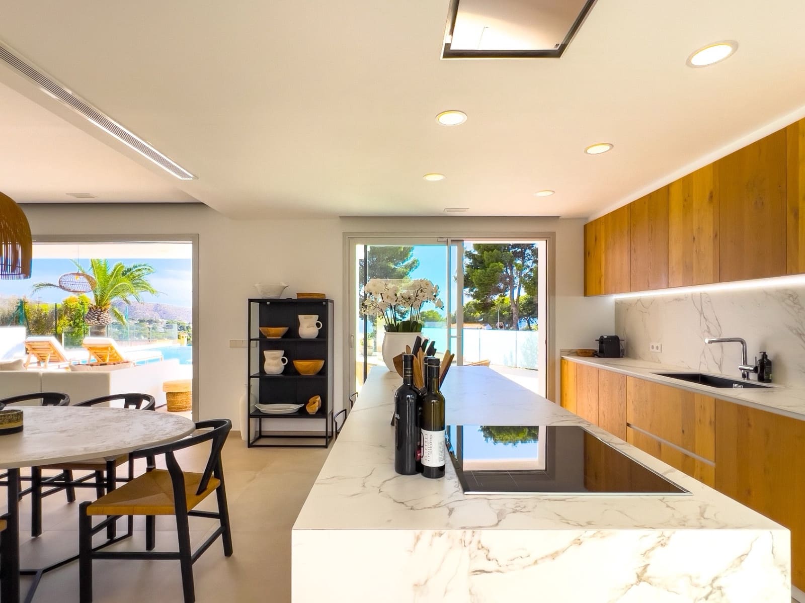 4 makuuhuone Huvila myytävänä paikassa Teulada mukana uima-altaan 
autotalli - 1 990 000 € (Ref: 9795870)