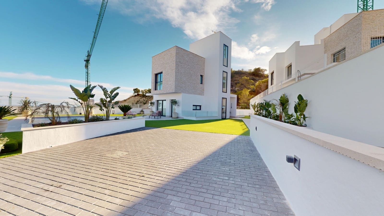 4 bedroom Villa for sale in Finestrat with pool - € 929,000 (Ref: 9795883)