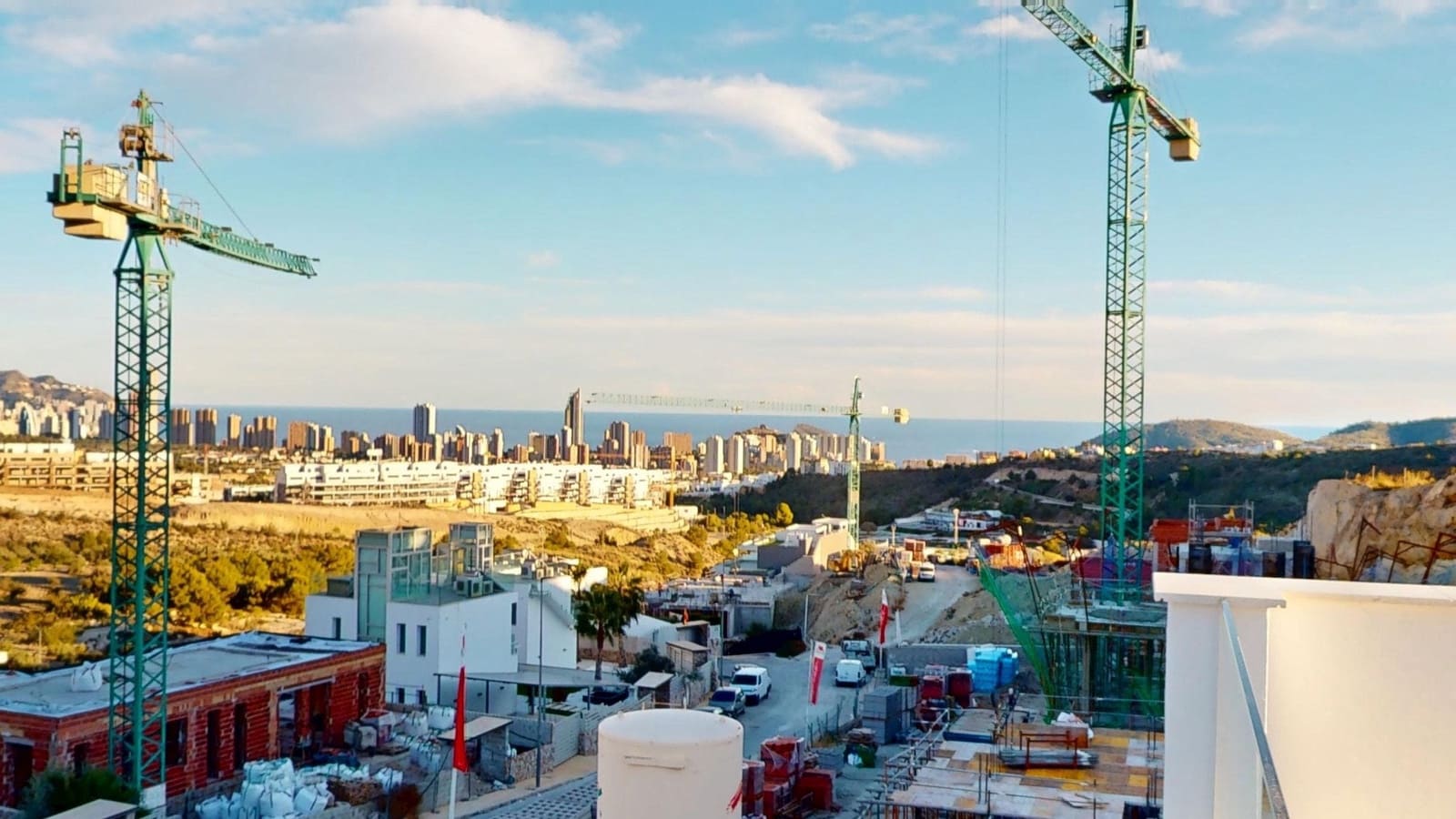 4 bedroom Villa for sale in Finestrat with pool - € 929,000 (Ref: 9795883)