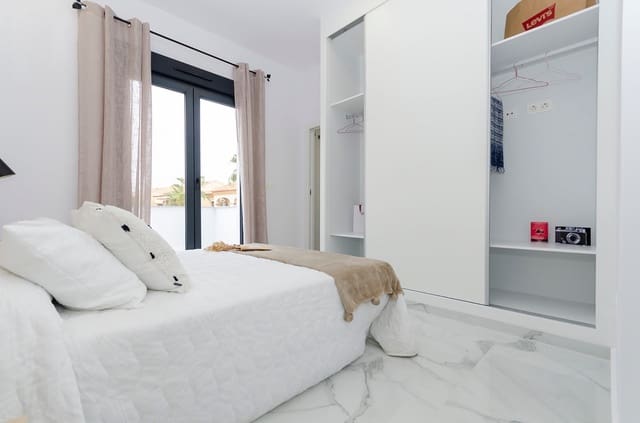 3 Zimmer Villa zu verkaufen in El Chaparral - La Siesta - La Torreta, Torrevieja mit Pool - 409.000 € (Ref: 9795892)