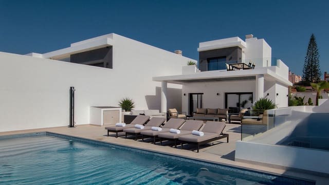 4 Zimmer Villa zu verkaufen in Ciudad Quesada, Rojales mit Pool - 760.000 € (Ref: 9795912)