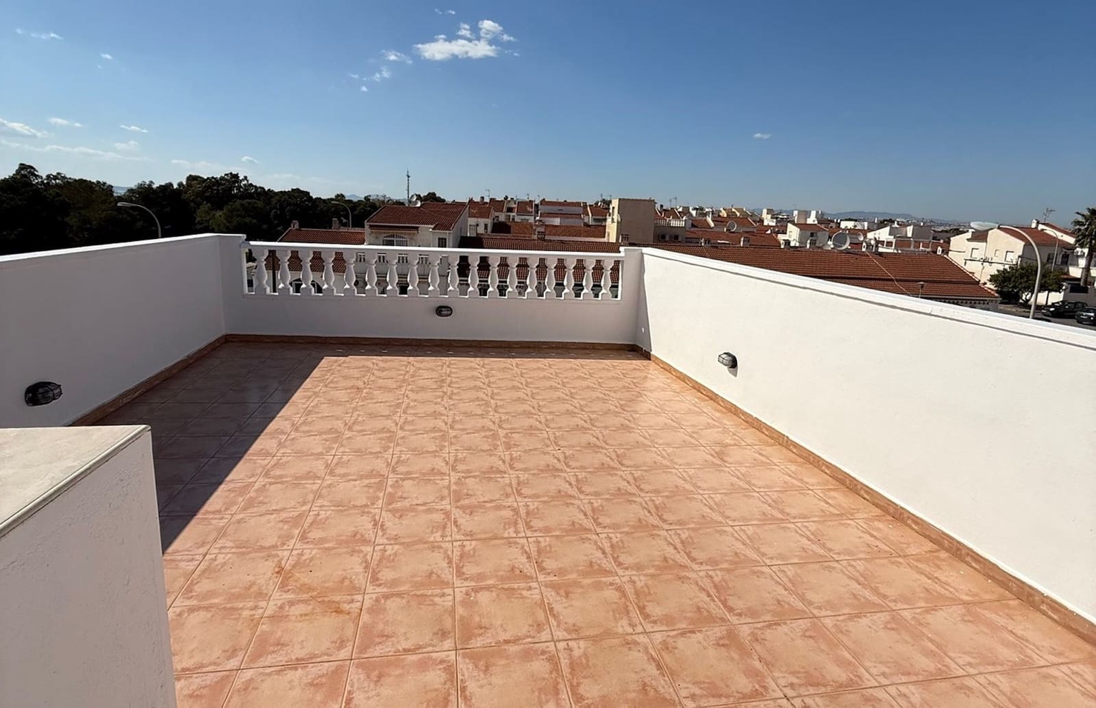 2 bedroom Townhouse for sale in El Chaparral with garage - € 187,000 (Ref: 9898579)