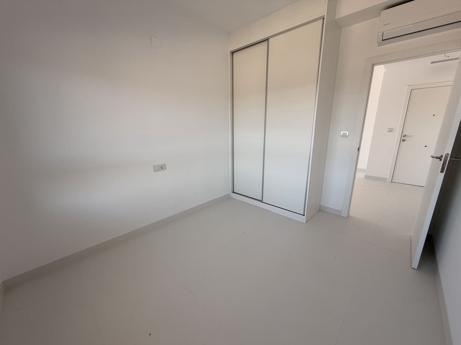 Ático de 3 habitaciones en San Miguel de Salinas en venta con piscina garaje - 395.000 € (Ref: 9948956)