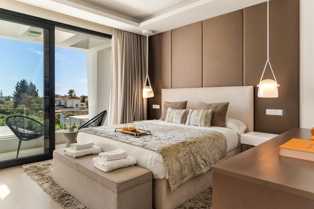 4 soverom Villa til salgs i El Paraiso, Estepona med svømmebasseng garasje - € 3 395 000 (Ref: 9953551)