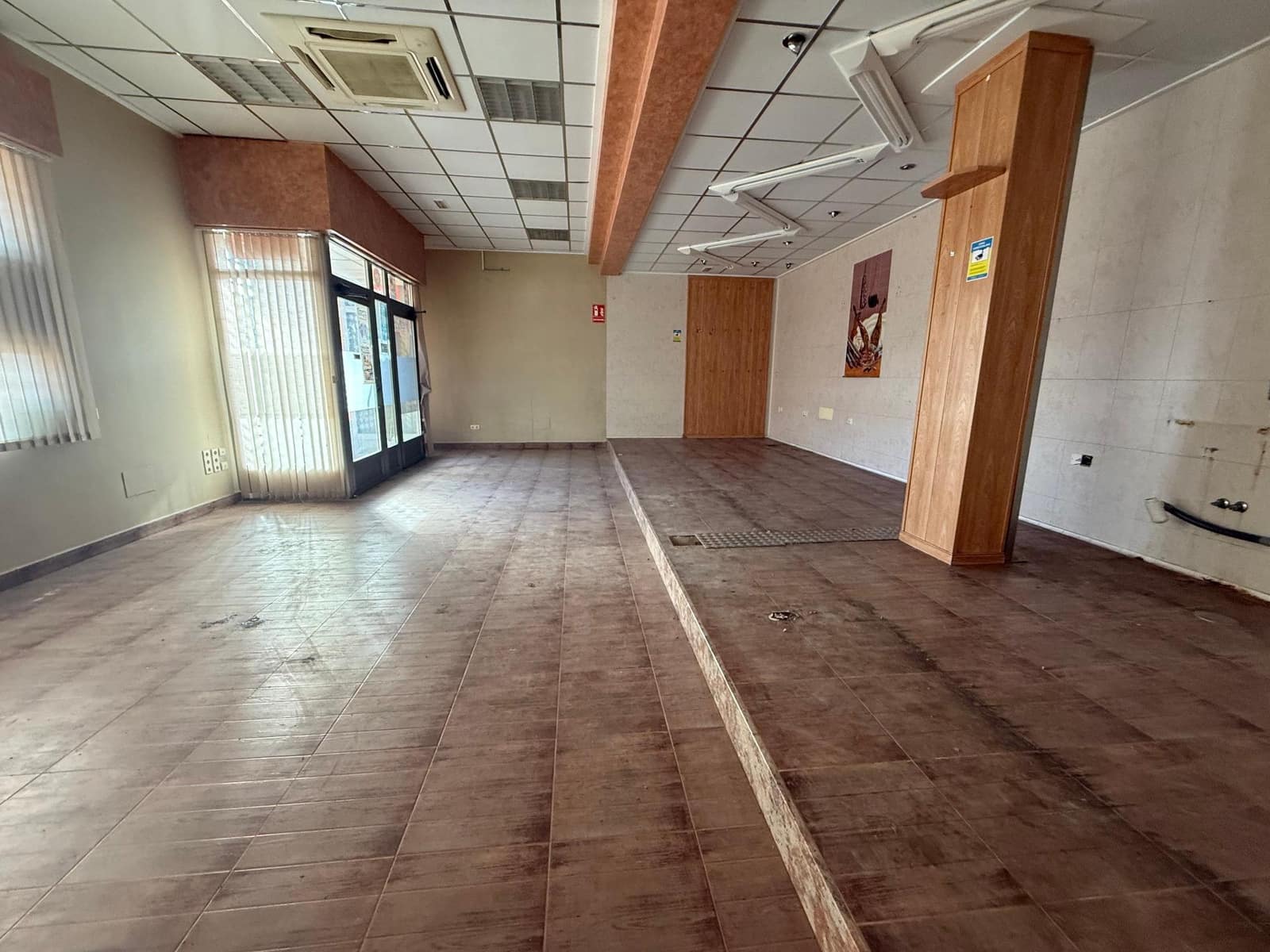 3 bedroom Commercial for rent in Roldan - € 950 (Ref: 8676464)