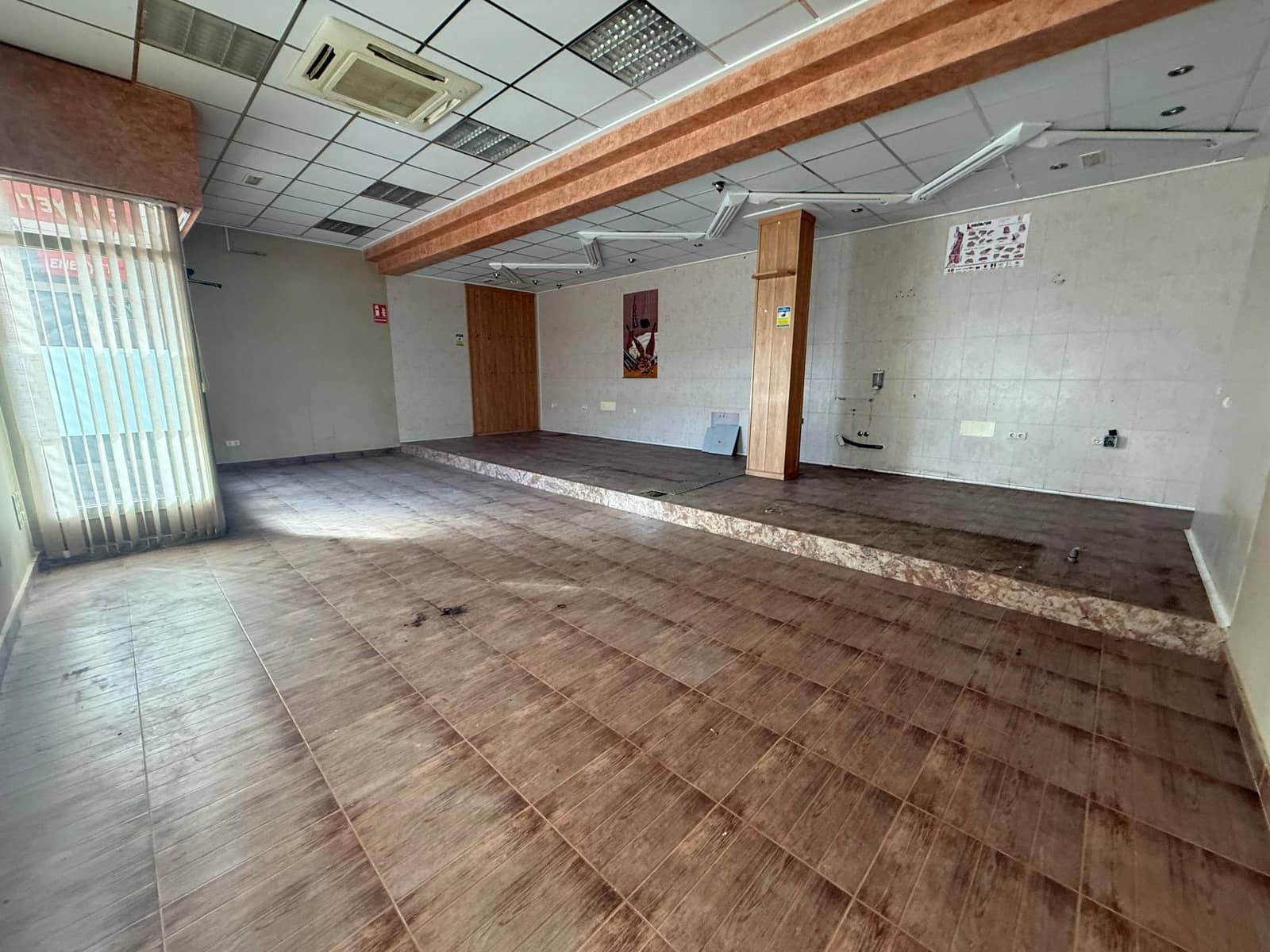 3 bedroom Commercial for rent in Roldan - € 950 (Ref: 8676464)