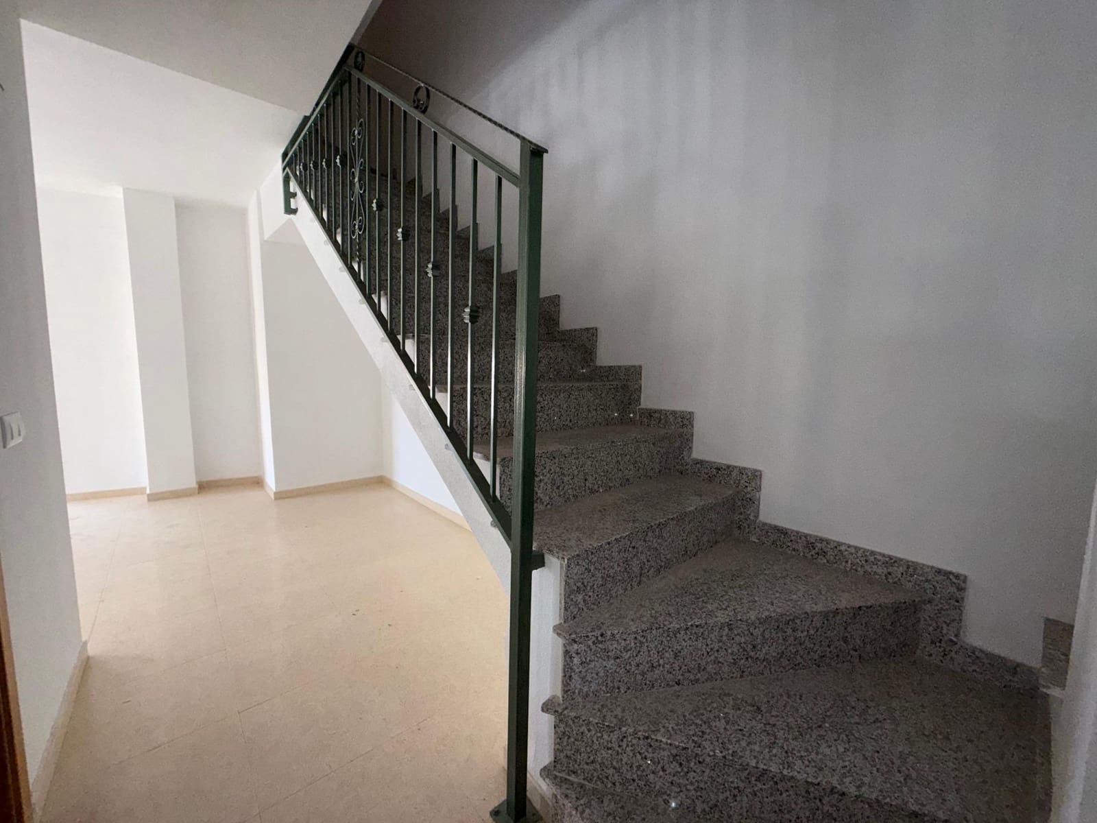 2 bedroom Flat for sale in Moratalla with garage - € 79,000 (Ref: 8676478)