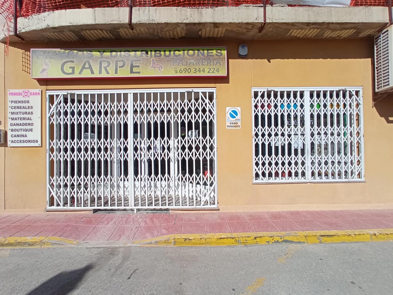 Commercial for rent in Roldan - € 600 (Ref: 8676481)