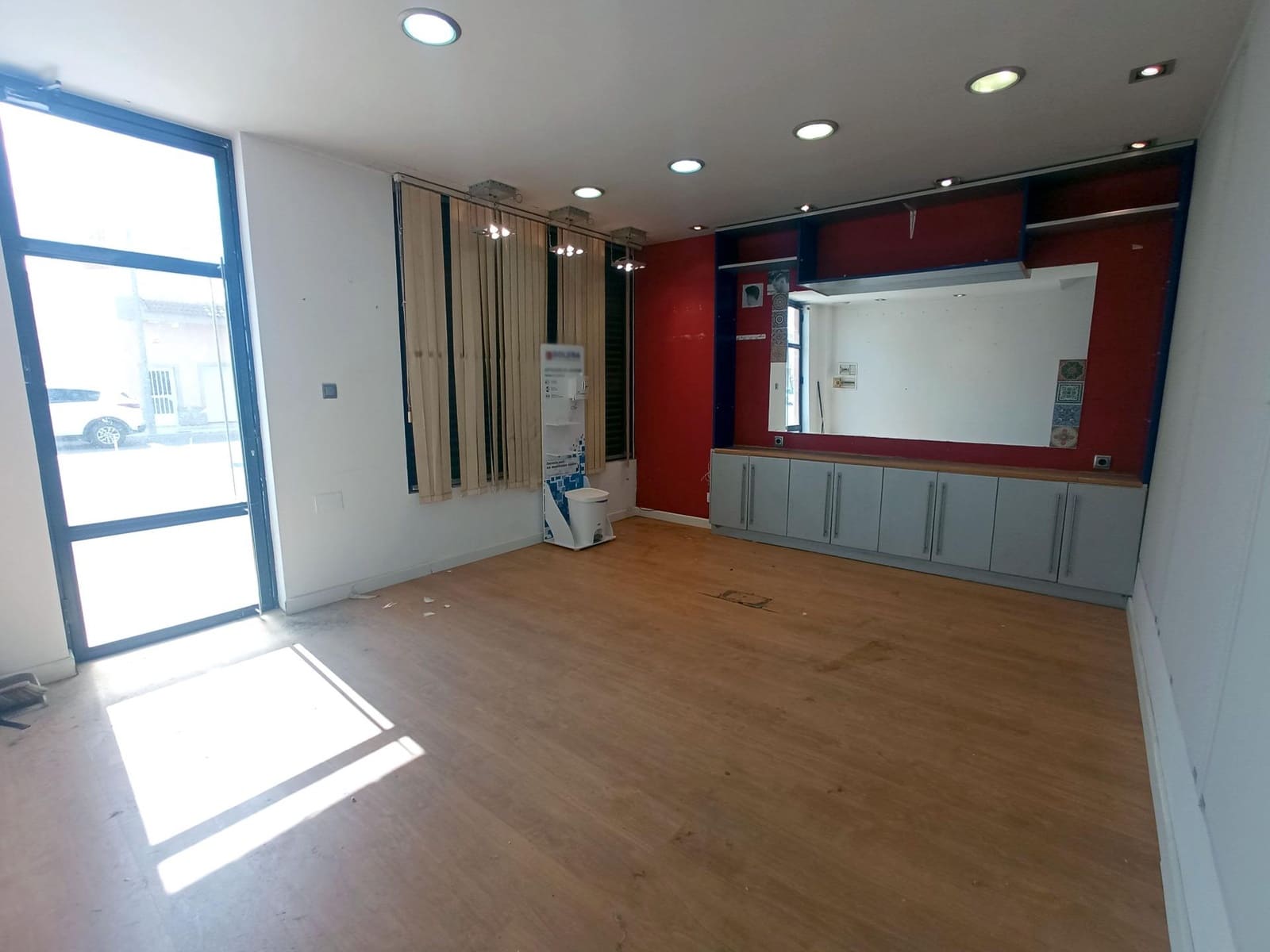 Kommersiell till salu i Roldan - 110 000 € (Ref: 8676490)