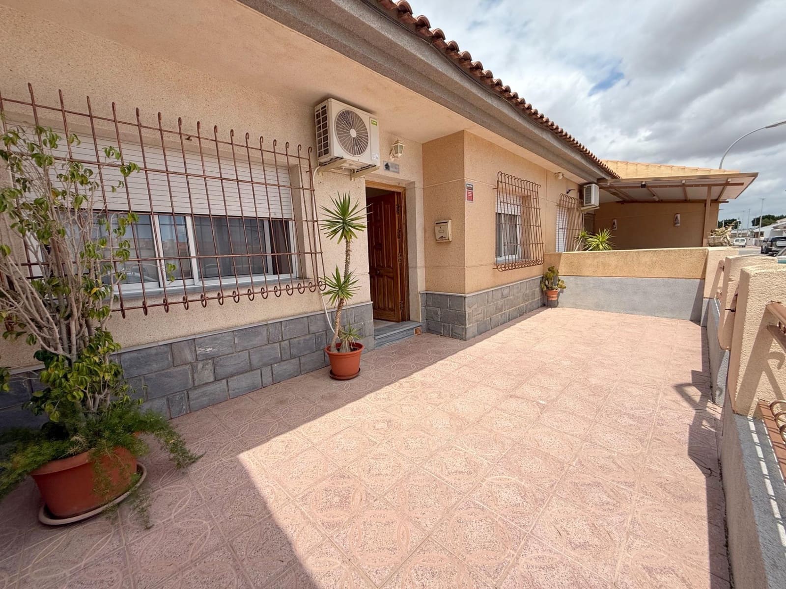 4 soveværelse Rækkehus til salg i Roldan med garage - € 165.000 (Ref: 9145708)