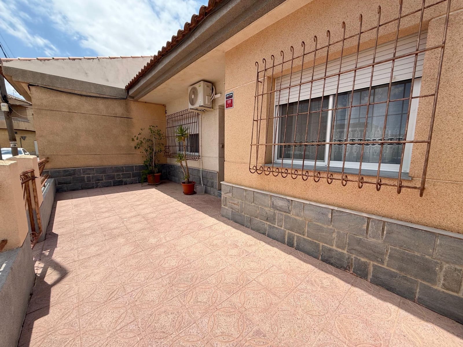 4 soveværelse Rækkehus til salg i Roldan med garage - € 165.000 (Ref: 9145708)