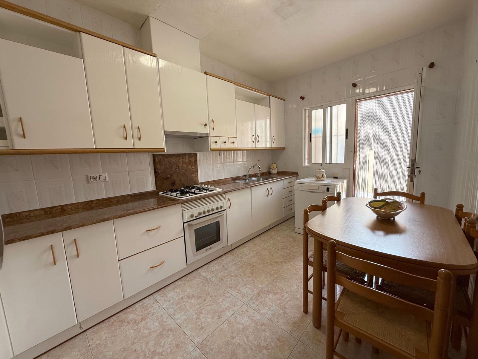 4 soveværelse Rækkehus til salg i Roldan med garage - € 165.000 (Ref: 9145708)