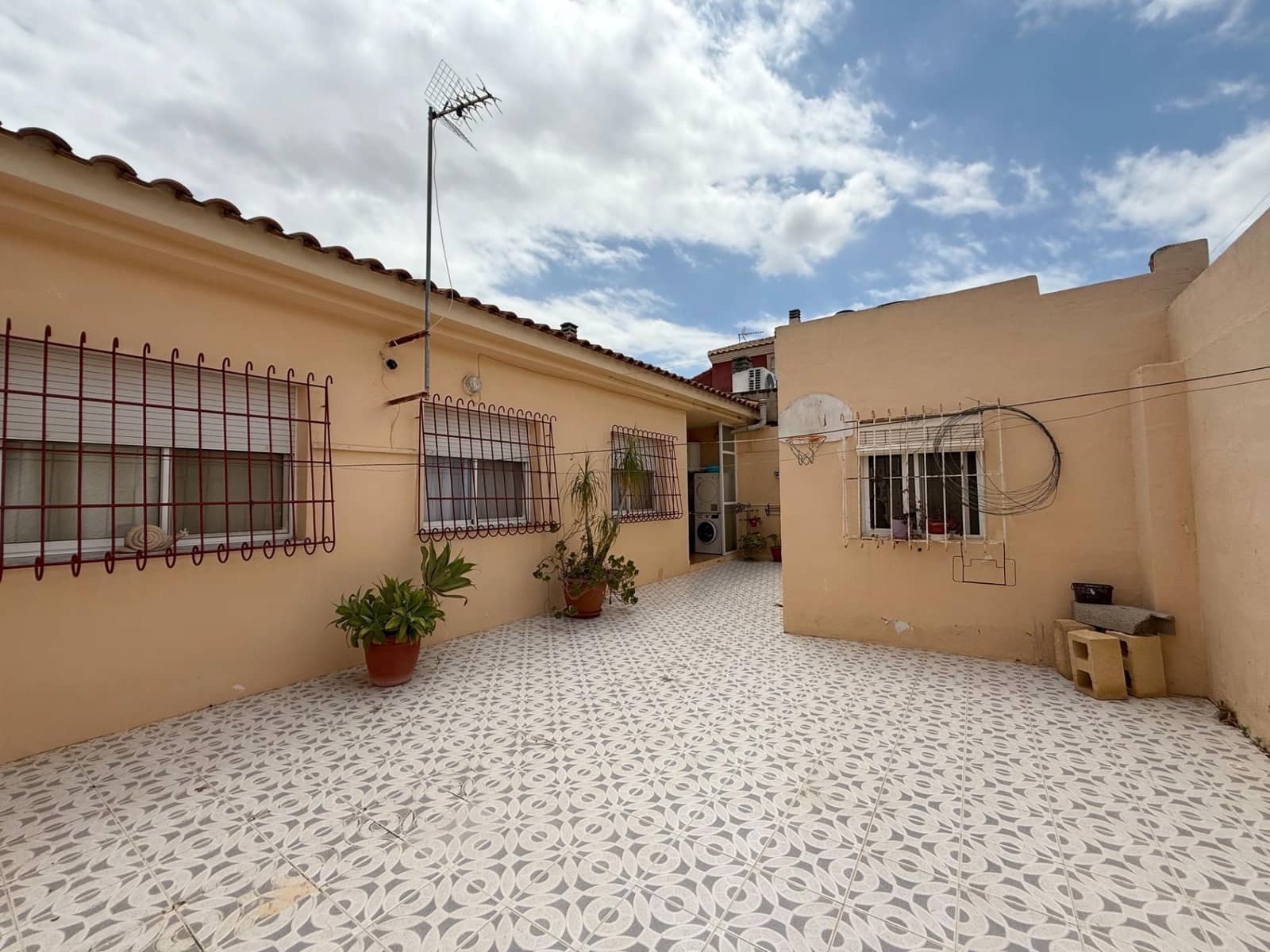 4 soveværelse Rækkehus til salg i Roldan med garage - € 165.000 (Ref: 9145708)