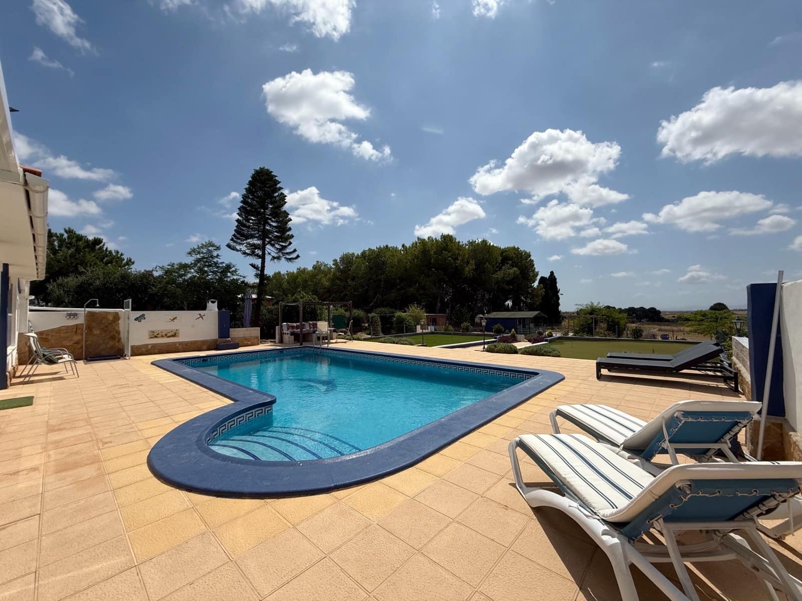 6 soveværelse Finca/Landehus til salg i Roldan med swimmingpool garage - € 600.000 (Ref: 9152385)