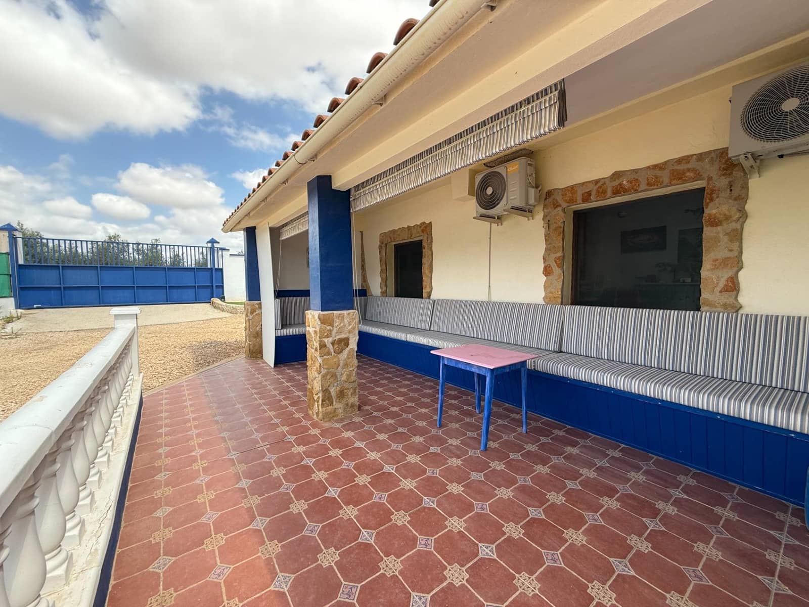 6 soveværelse Finca/Landehus til salg i Roldan med swimmingpool garage - € 600.000 (Ref: 9152385)