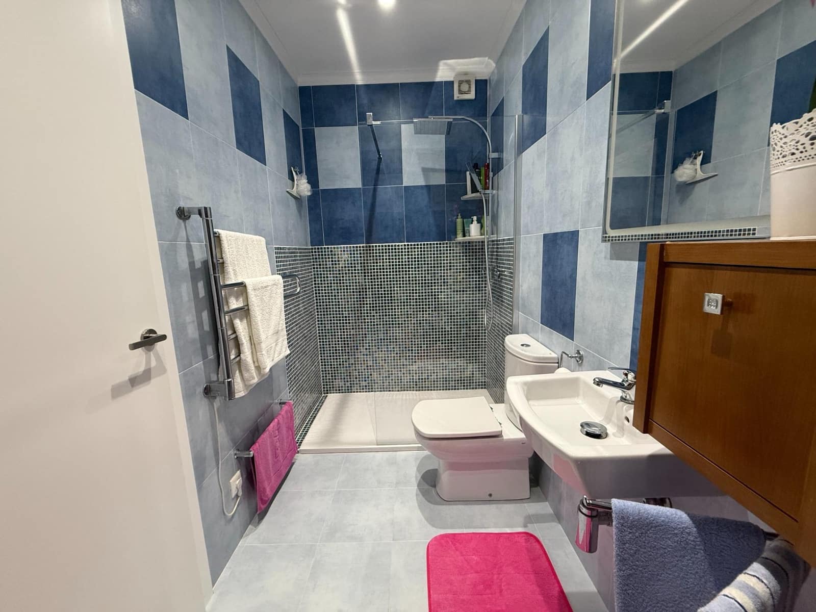 6 soveværelse Finca/Landehus til salg i Roldan med swimmingpool garage - € 600.000 (Ref: 9152385)