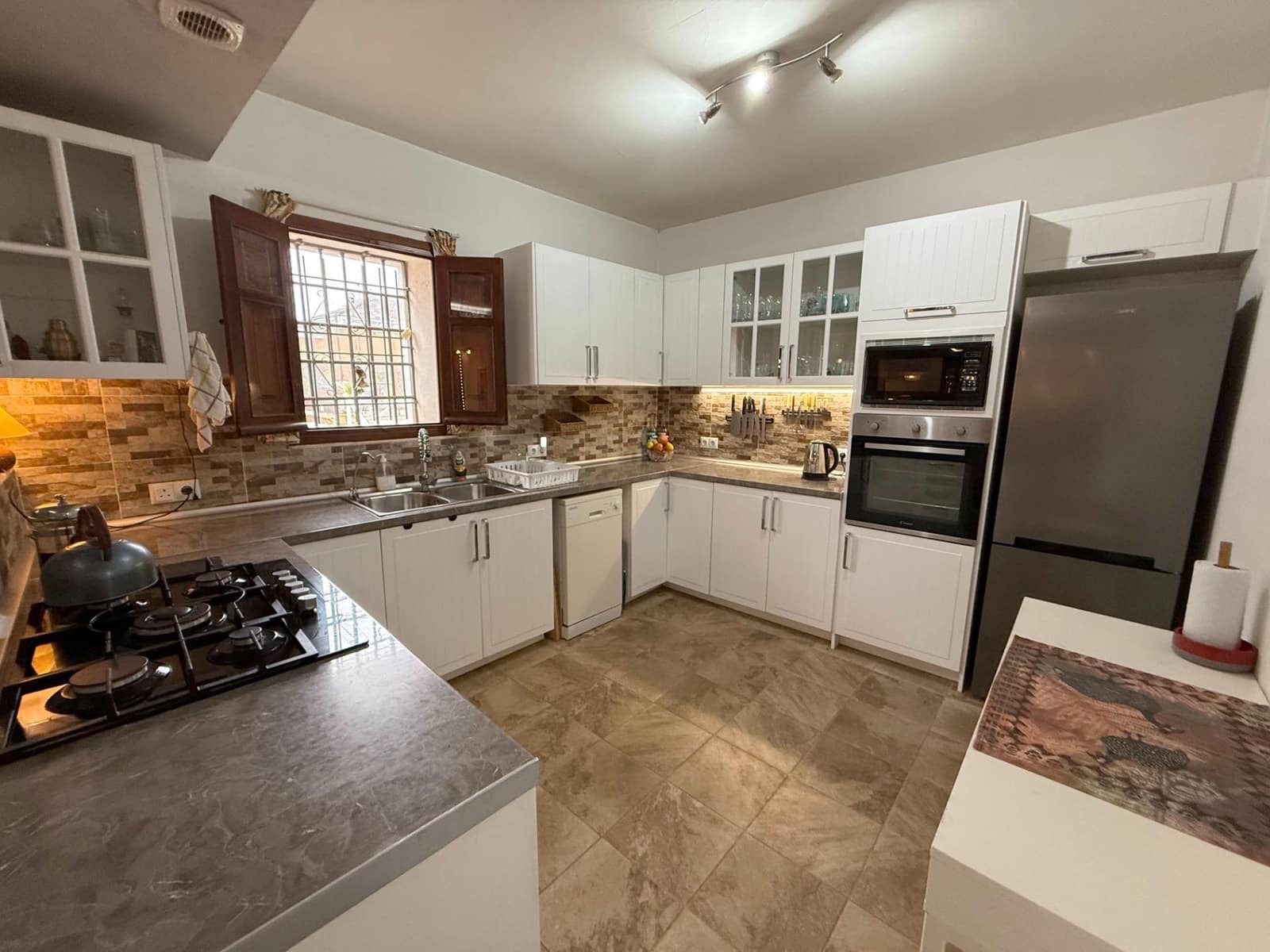 5 soveværelse Finca/Landehus til salg i Murcia by med swimmingpool - € 245.000 (Ref: 9308695)