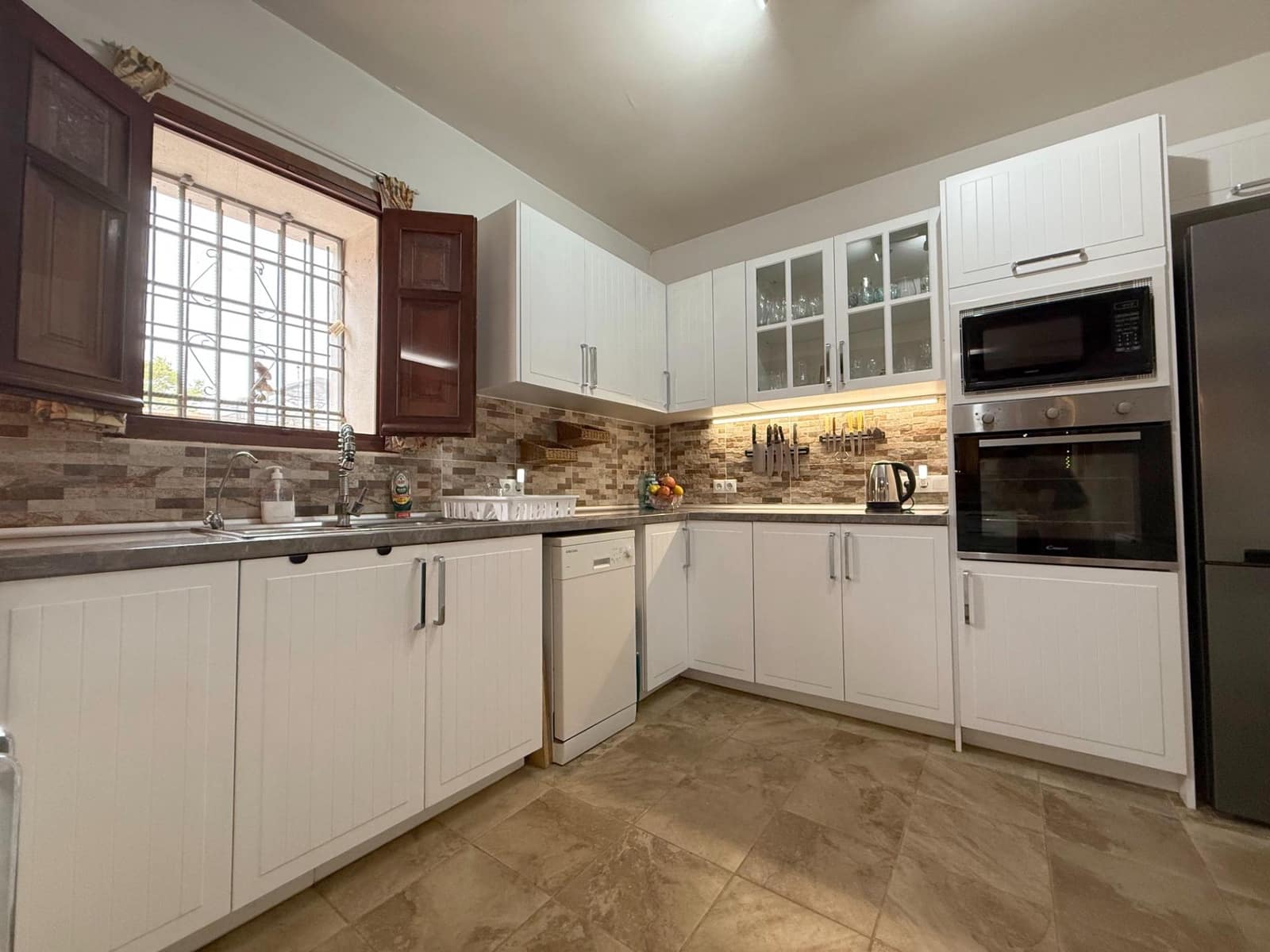 5 soveværelse Finca/Landehus til salg i Murcia by med swimmingpool - € 245.000 (Ref: 9308695)