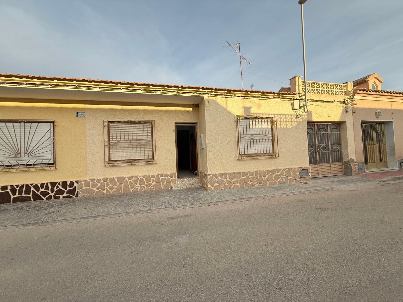 4 bedroom Terraced Villa for sale in Roldan - € 96,000 (Ref: 9462518)