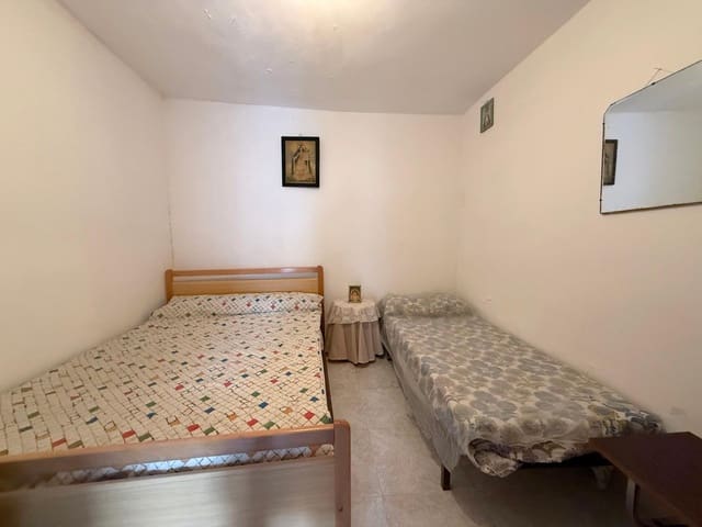 Casa de 5 habitaciones en Letur en venta - 30.000 € (Ref: 9583062)