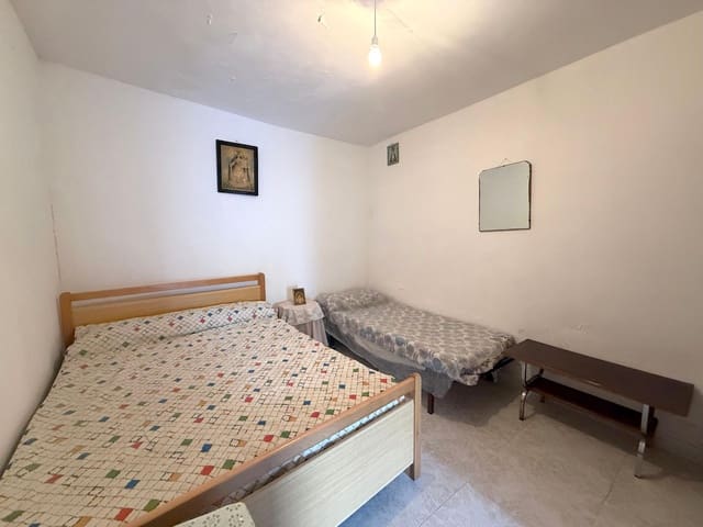 Casa de 5 habitaciones en Letur en venta - 30.000 € (Ref: 9583062)