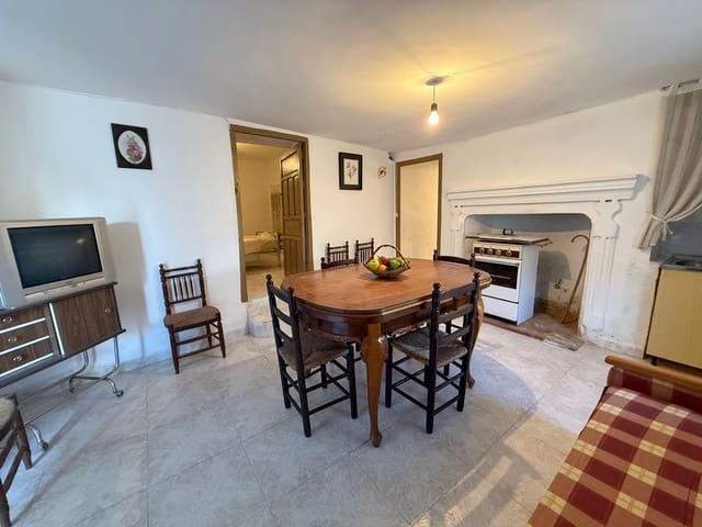 Casa de 5 habitaciones en Letur en venta - 30.000 € (Ref: 9583062)