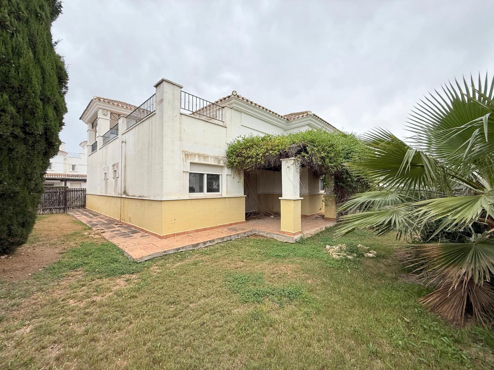 3 sypialnia Willa na sprzedaż w La Torre Golf Resort z basenem - 289 000 € (Ref: 9806638)