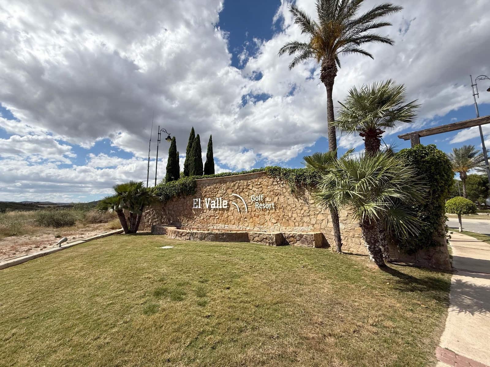 2 bedroom Apartment for rent in El Valle Golf Resort with pool garage - € 850 (Ref: 9836559)