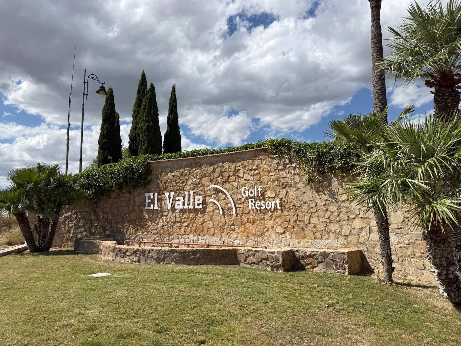 2 bedroom Apartment for rent in El Valle Golf Resort with pool garage - € 850 (Ref: 9836559)