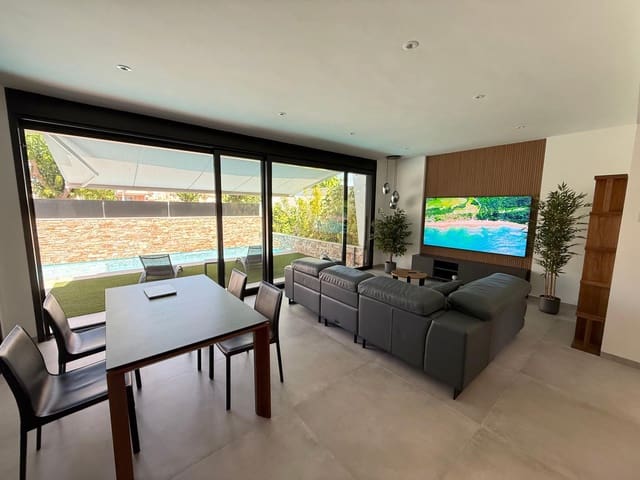 Chalet de 3 habitaciones en Santiago de la Ribera, San Javier en venta con piscina - 549.000 € (Ref: 9862037)