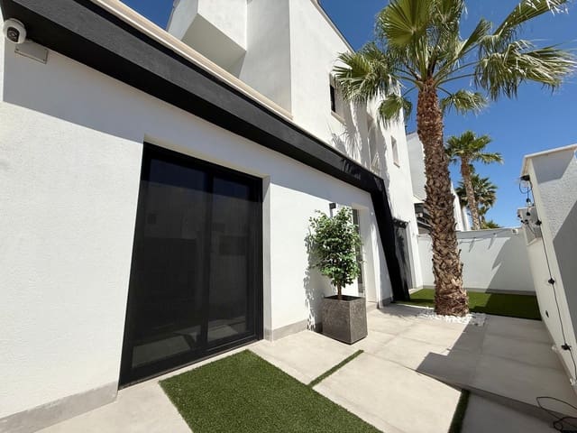 Chalet de 3 habitaciones en Santiago de la Ribera, San Javier en venta con piscina - 549.000 € (Ref: 9862037)