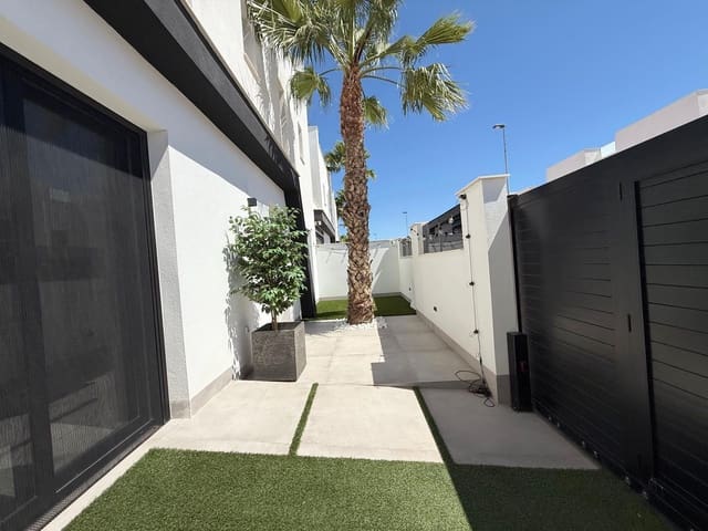 Chalet de 3 habitaciones en Santiago de la Ribera, San Javier en venta con piscina - 549.000 € (Ref: 9862037)