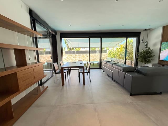 Chalet de 3 habitaciones en Santiago de la Ribera, San Javier en venta con piscina - 549.000 € (Ref: 9862037)