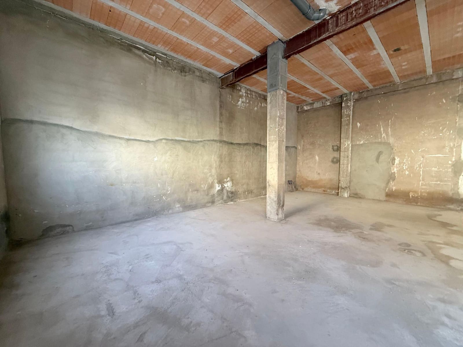 Kommersiell til leie i Roldan - € 400 (Ref: 9879014)