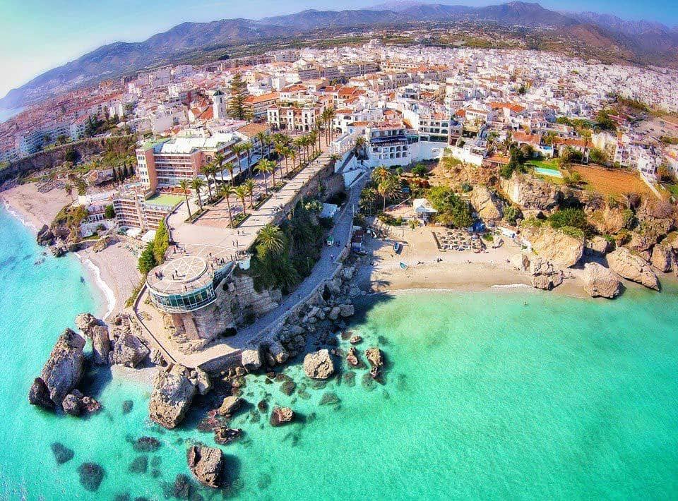 Apartamento de 2 habitaciones en Nerja en venta - 329.000 € (Ref: 10097476)
