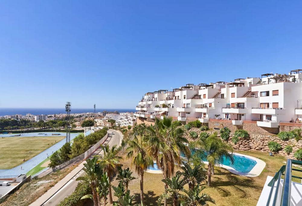 2 makuuhuone Huoneisto lomavuokrausta paikassa Nerja mukana uima-altaan 
autotalli - 455 € (Ref: 8101943)