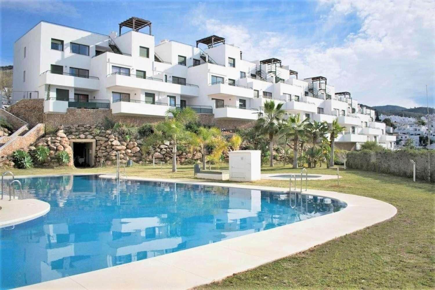 Appartement de 2 chambres de location de vacances à Nerja avec piscine garage - 455 € (Ref: 8101943)