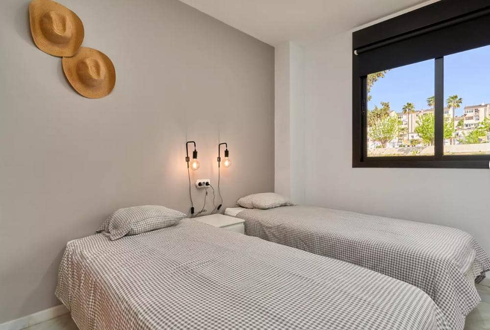 2 bedroom Apartment for holiday rental in Nerja with pool garage - € 553 (Ref: 8101943)