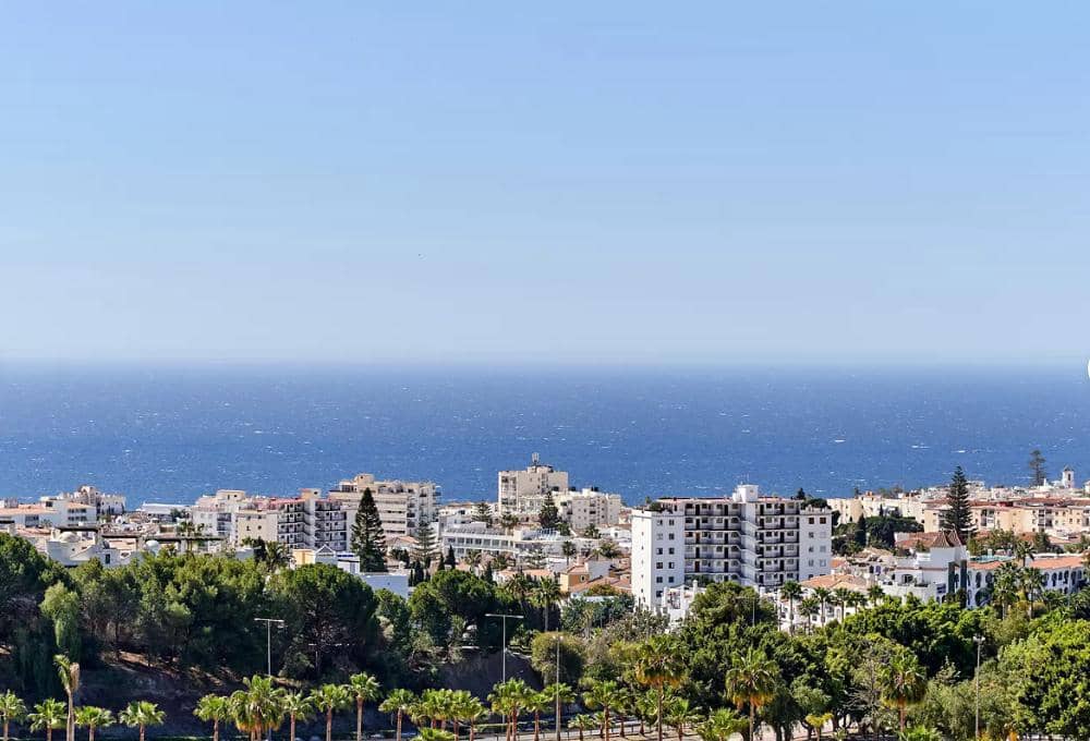 2 bedroom Apartment for holiday rental in Nerja with pool garage - € 553 (Ref: 8101943)