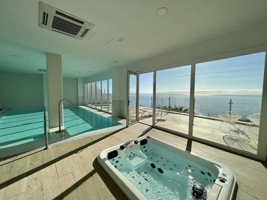 2 soveværelse Lejlighed til salg i Nerja med swimmingpool garage - € 299.900 (Ref: 8101945)