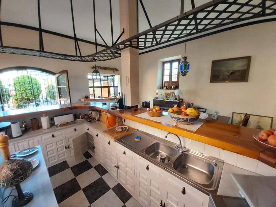 4 soveværelse Villa til salg i Nerja med swimmingpool - € 1.400.000 (Ref: 8487760)